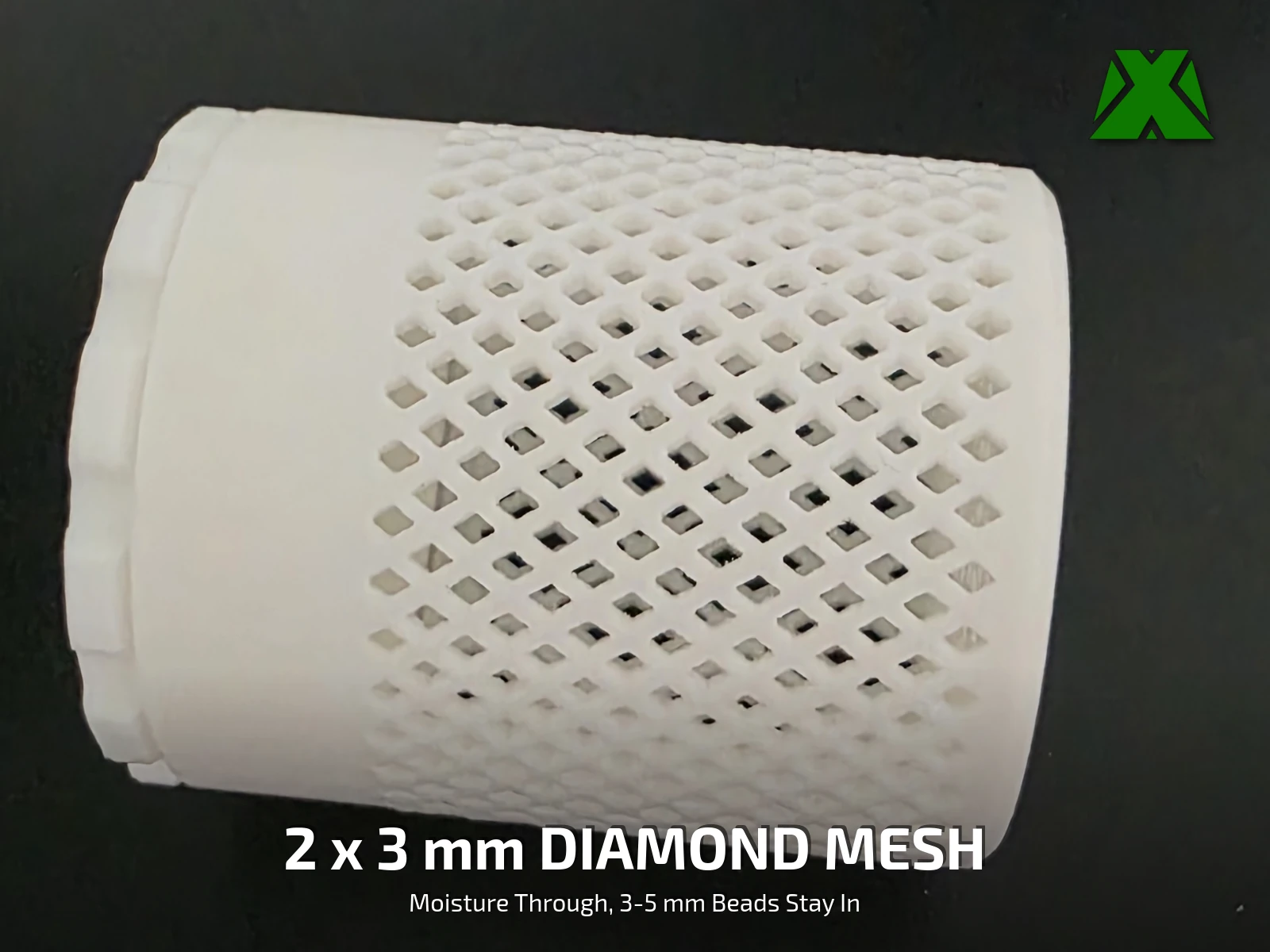 Close view of the body's wall showing the fine diamond lattice openings that run around its full circumference