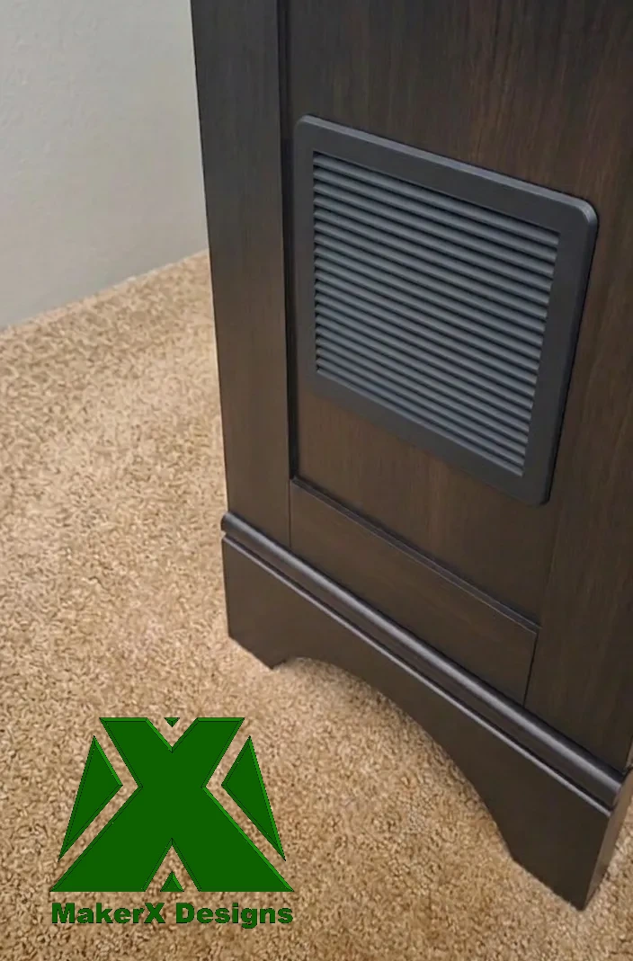 Louvered vent for desk fan