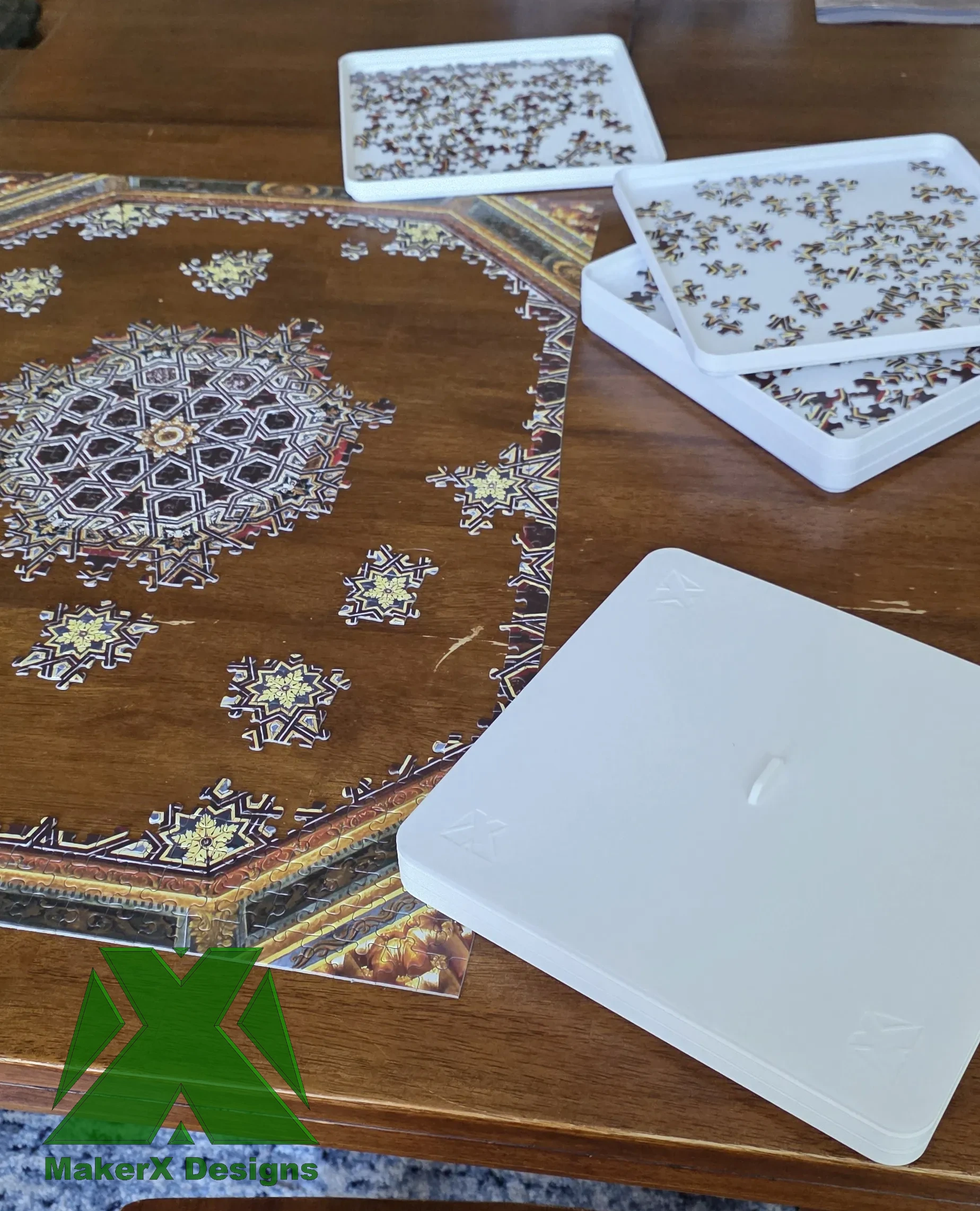 Puzzle tray and lid in use