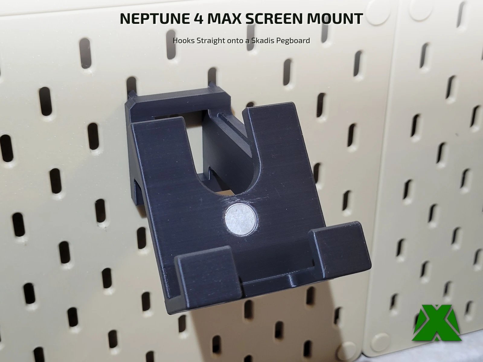 The printed mount hooked onto a cream Skadis pegboard, empty, with a disc magnet seated in the cradle face
